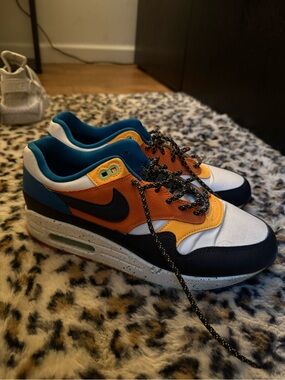 Nike Orange, Navy & White Low-Top Sneakers